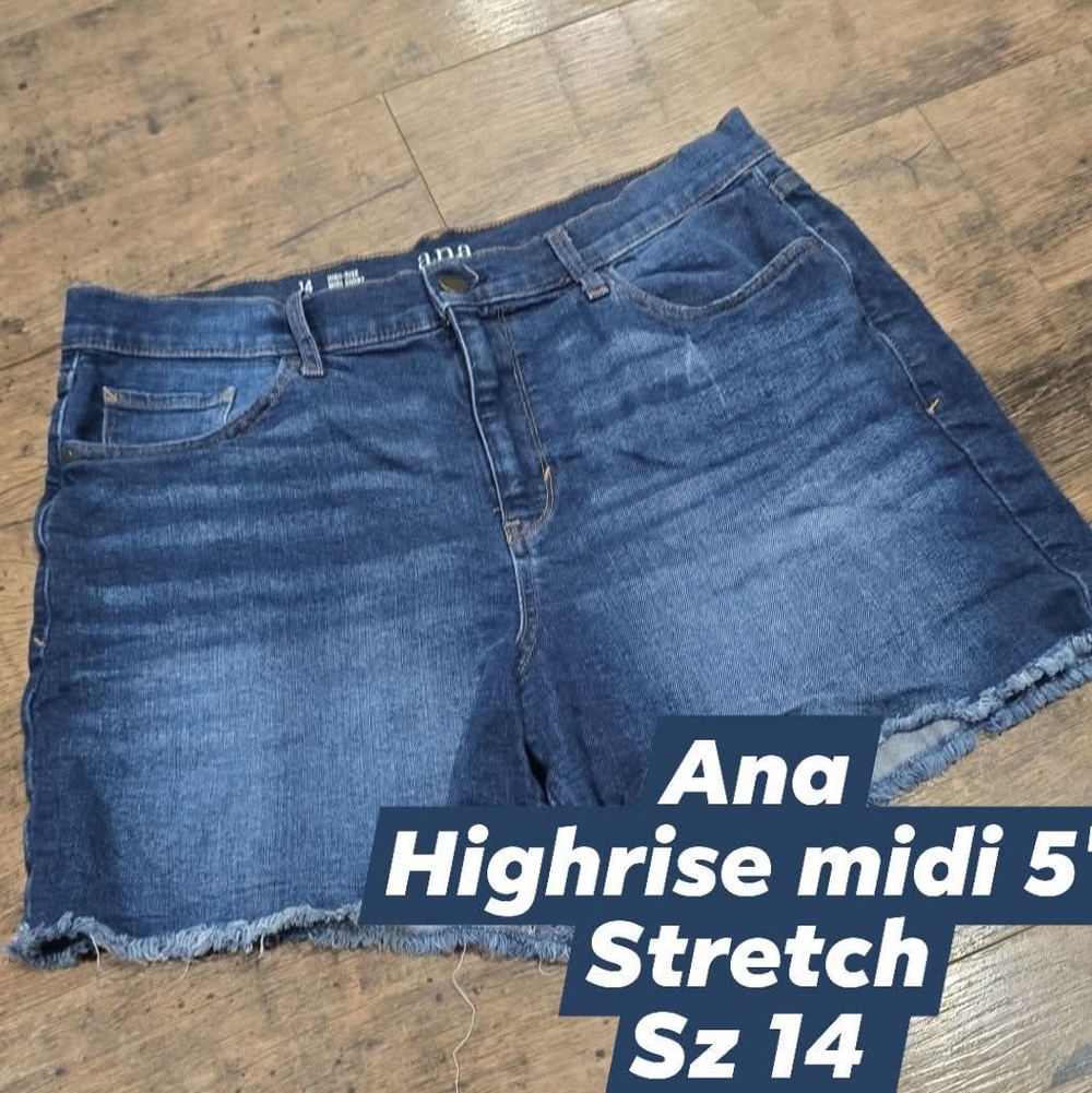 Ana Womens highrise jean shorts sz 14